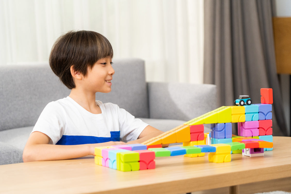 Qbi Magnetic Cubes – Stunt Arena: Action-Packed STEM Track
